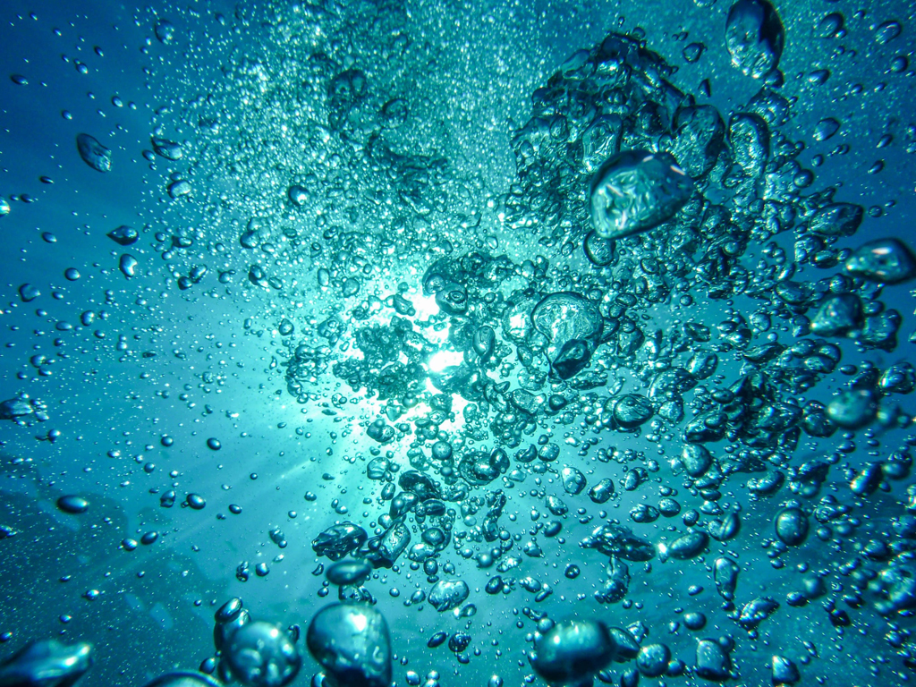 Air Bubbles in water Air Bubbles in water