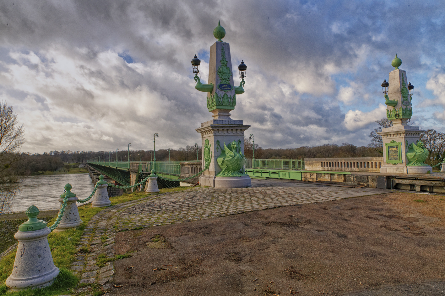 The Briare canal bridge (France), photo by Jean-Jacques Groult.